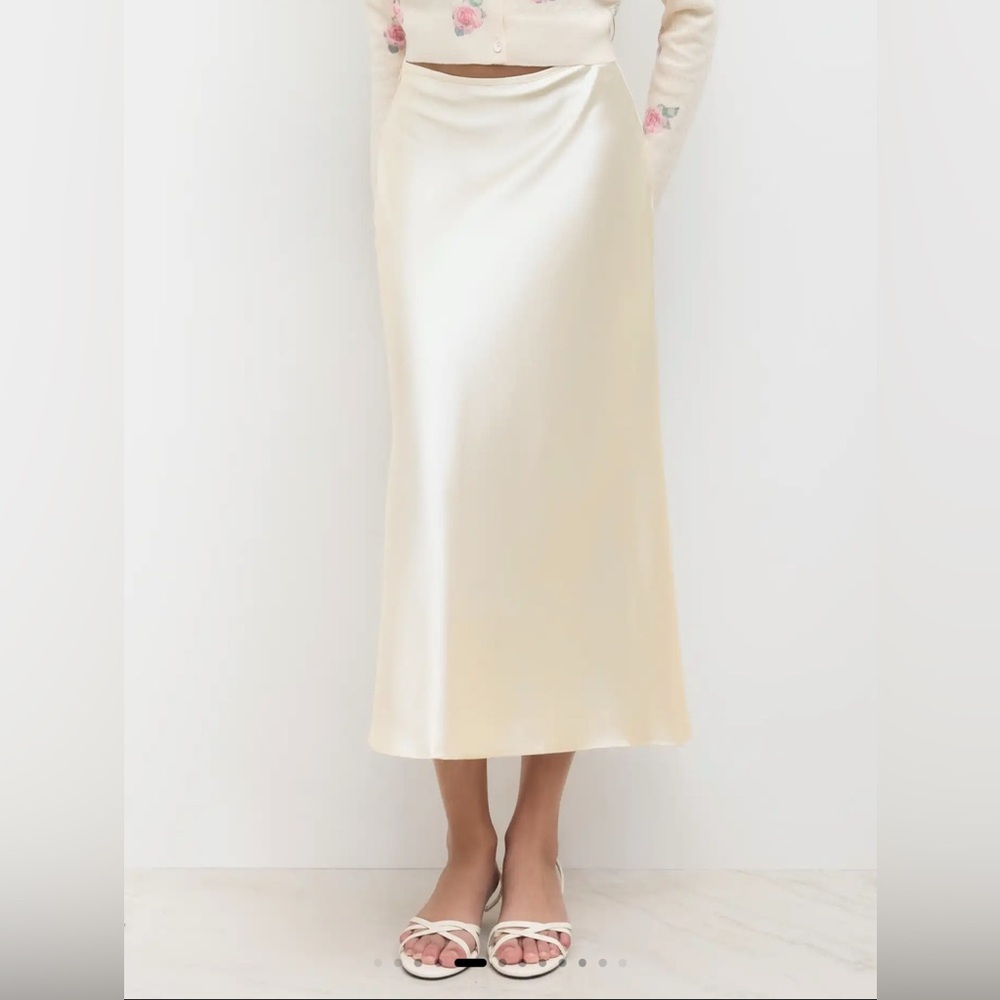 NWT SATIN SKIRT - BEIGE
